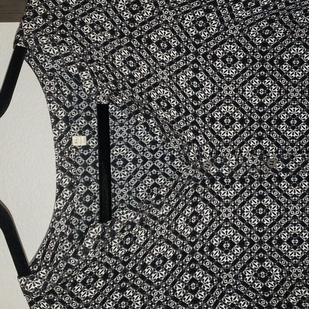 3/$12 Blouse Tunic V Neck Button Down Black Grey White XL-runs small - Picture 2 of 13
